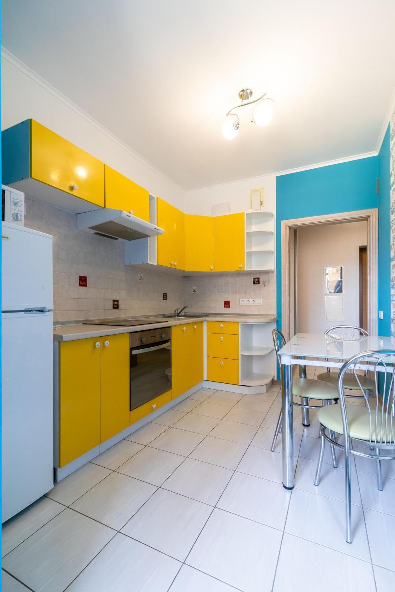 Апартаменти Kvartirkoff Na Bogatirskaya 6a, 3 Floor Київ
